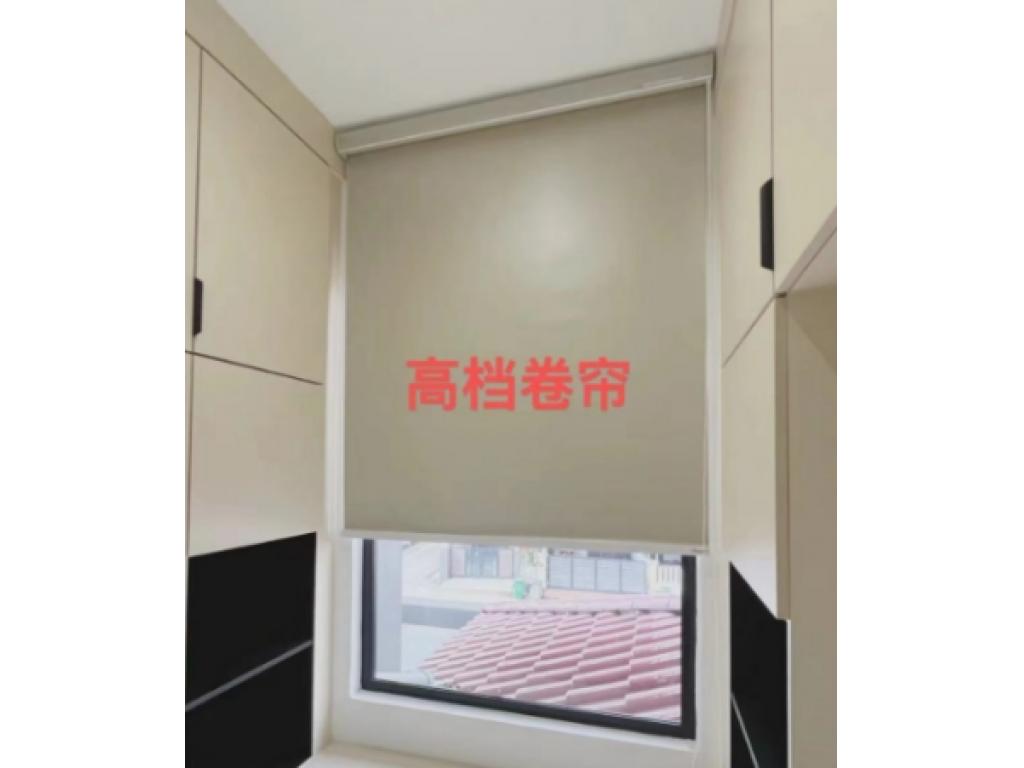 Premium roller blind
