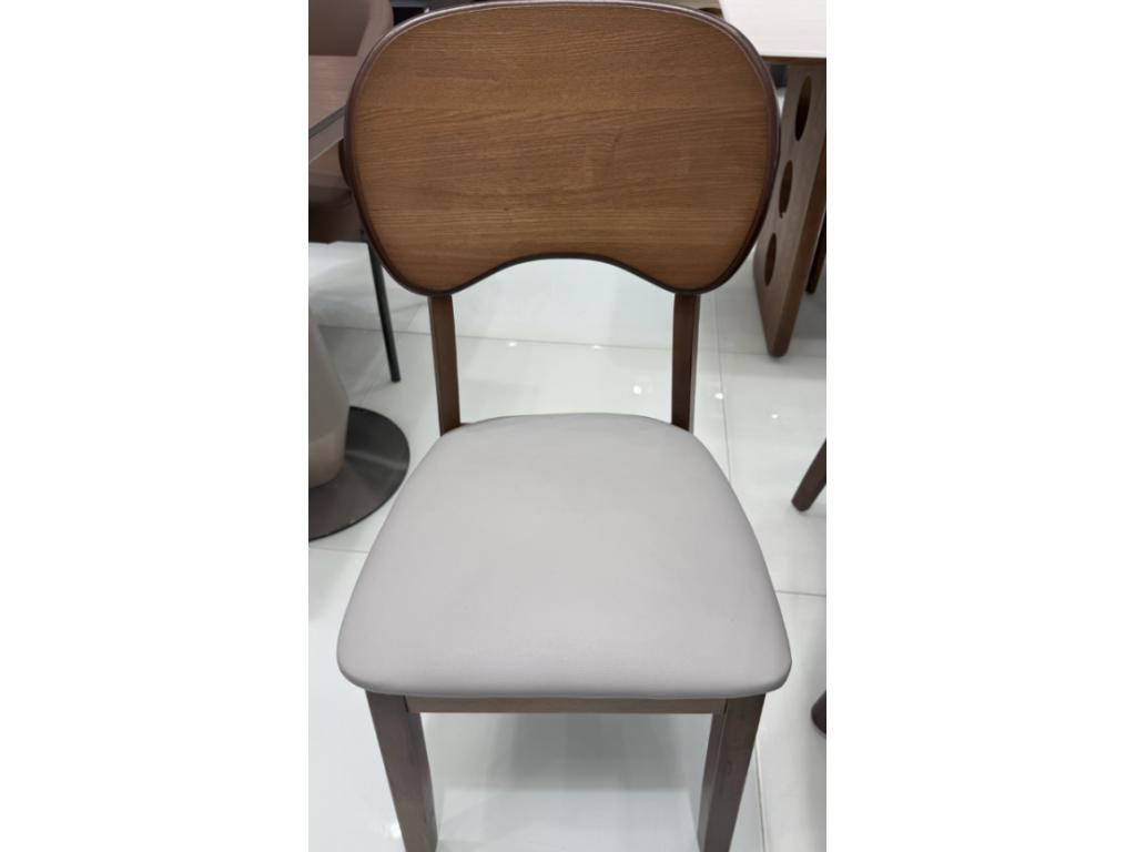 Chairs/Stools